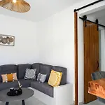 Lägenhetshotell Beachfront Cycladic Irene Boutique