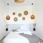 Lägenhetshotell Beachfront Cycladic Irene Boutique Kanala