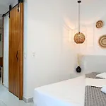 Lägenhetshotell Beachfront Cycladic Irene Boutique