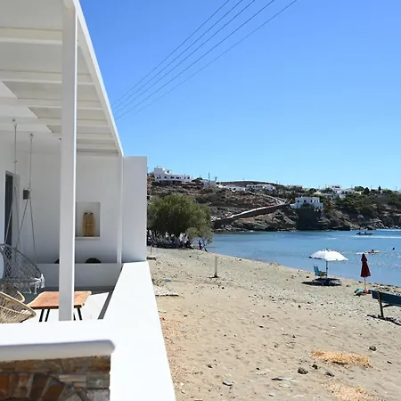 Beachfront Cycladic Irene Boutique מלון דירות Kanala