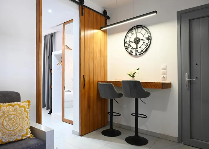 Beachfront Cycladic Irene Boutique מלון דירות 4*