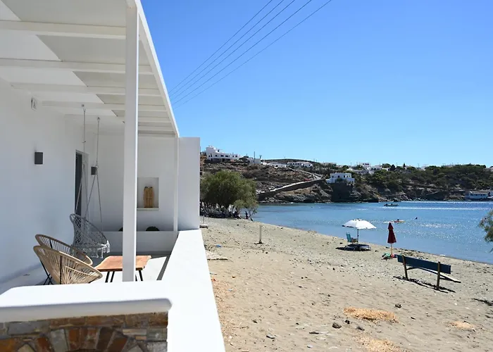 Beachfront Cycladic Irene Boutique מלון דירות Kanala